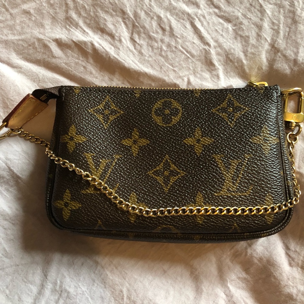 ✨Louis Vuitton mini Pochette monogram✨